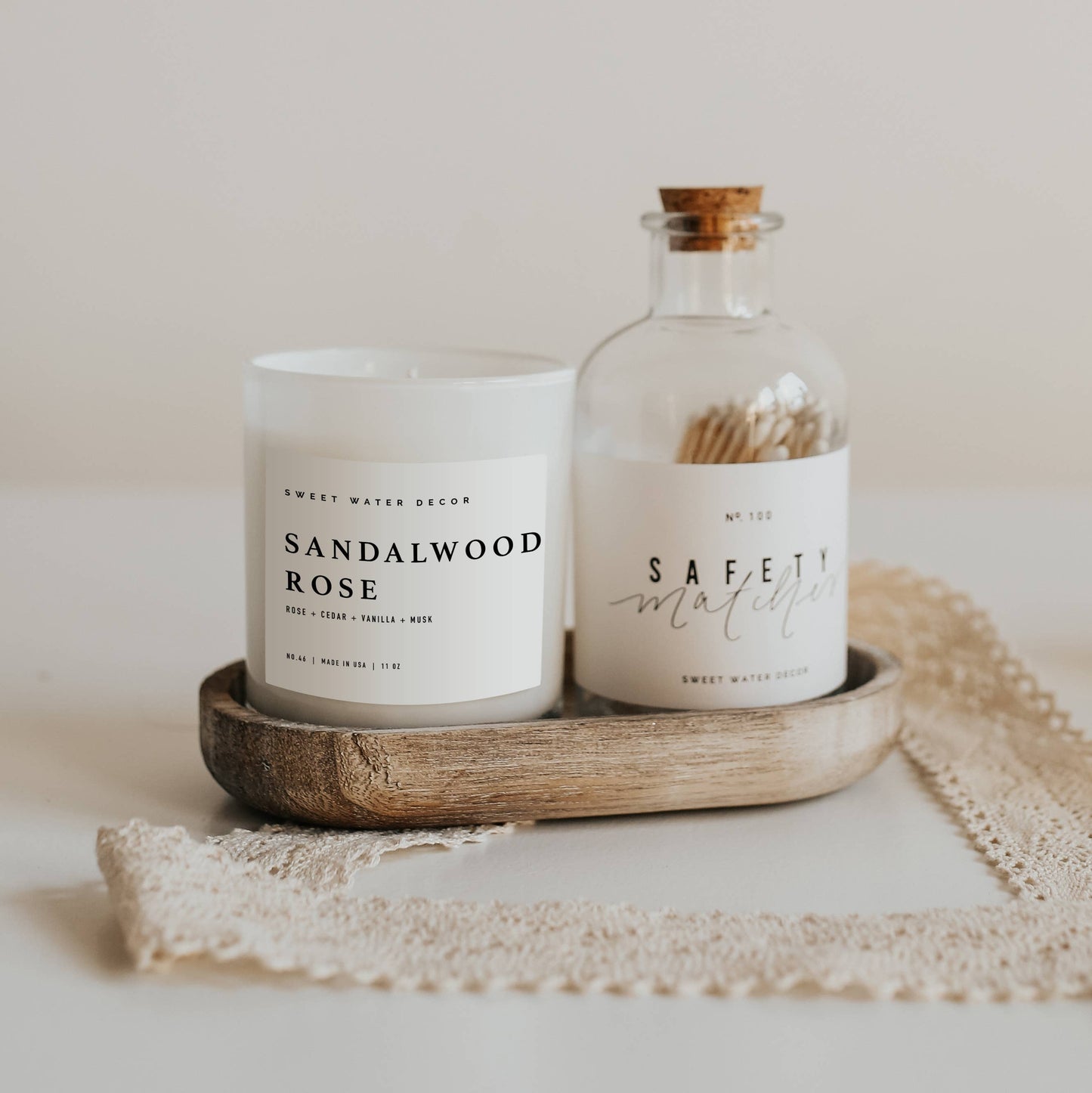 Sandalwood Rose 11 oz Soy Candleu