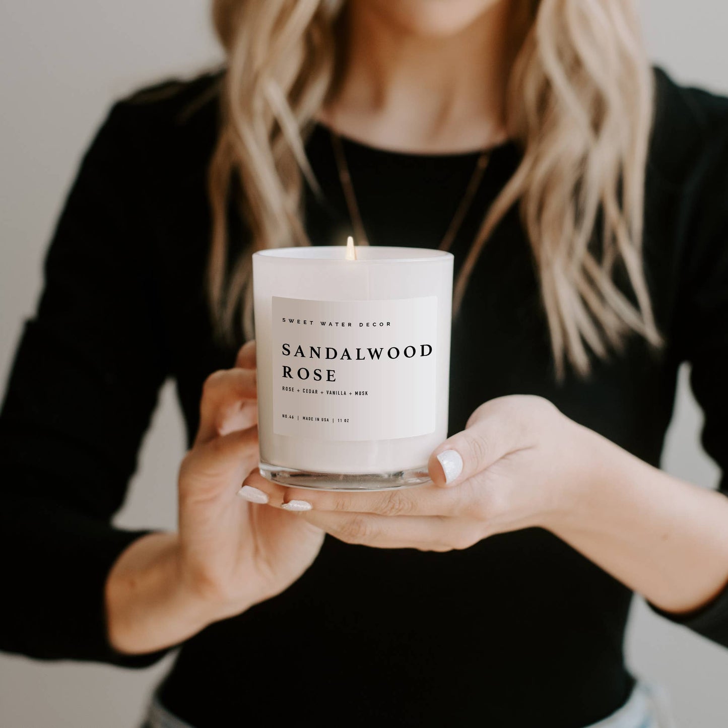 Sandalwood Rose 11 oz Soy Candleu